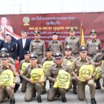 ผบช.น.-ชมรมแม่บ้านตำรวจนครบาล มอบถุงยังชีพ ไข่ไก่ ตำรวจธรรมศาลา 150 นาย