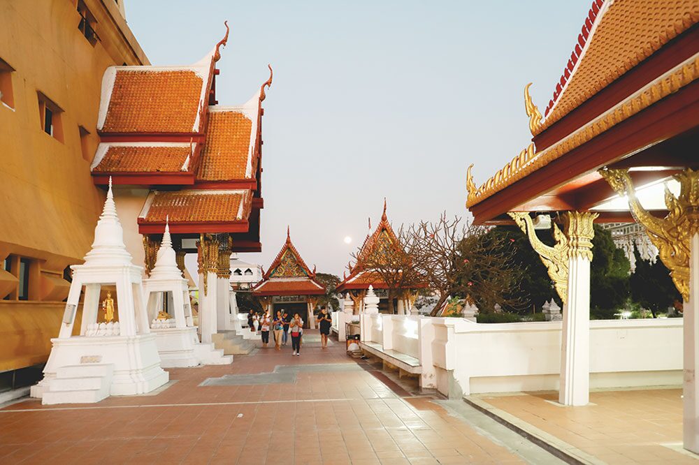 เที่ยววัดวันหยุด - เยี่ยมชมวัดธรรมมงคล พระวิริยะมงคลมหาเจดีย์ฯ