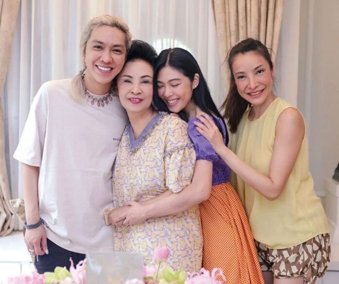 อาทิตย์ใส