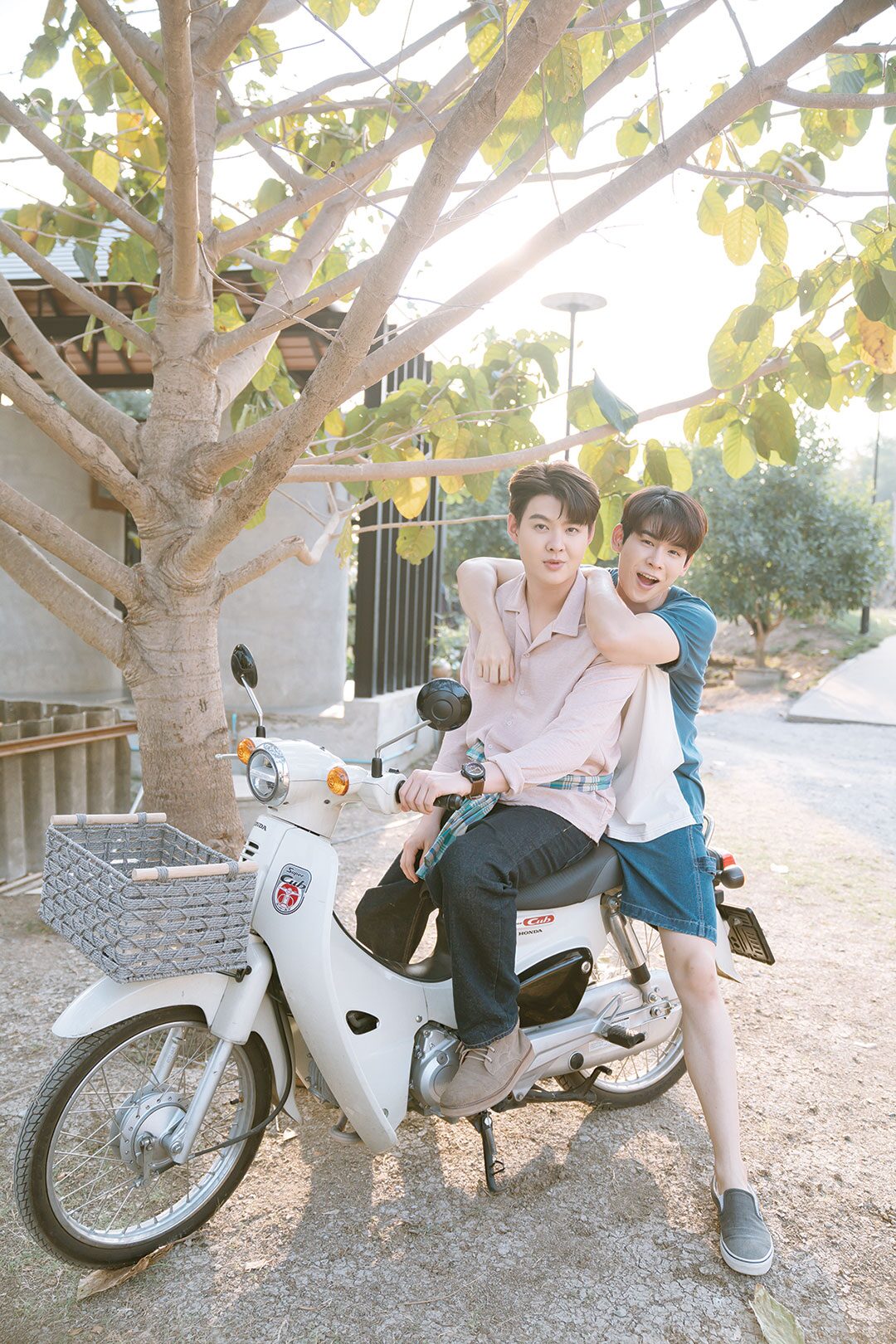 ซุปตาร์บันเทิง - ‘เซ้นต์-ภูม’รักกลางทุ่งนา ‘หวานใจผู้ใหญ่จอม’ทำถึง!