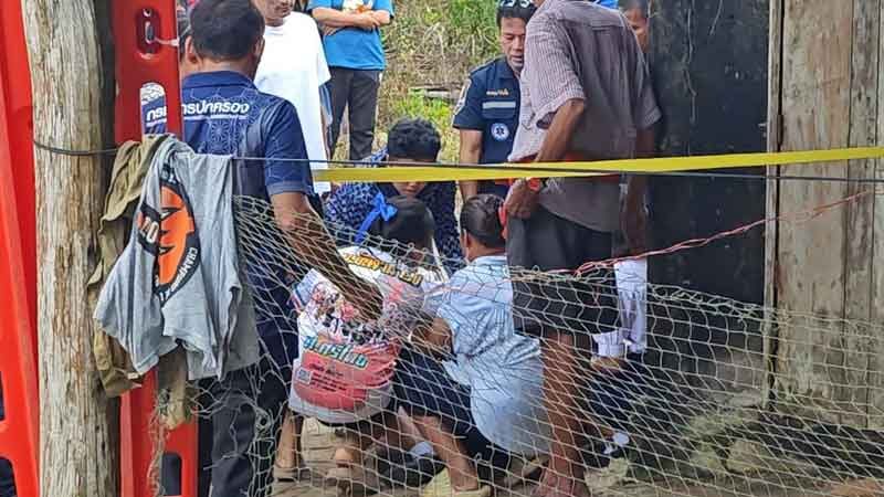 สลด ไฟชอร์ตดับยกครัว 3 ศพ แม่ฒ่า89-ลูกชาย-ลูกสะใภ้ พบขึงลวดไฟฟ้ากันสุนัขกัดไก่