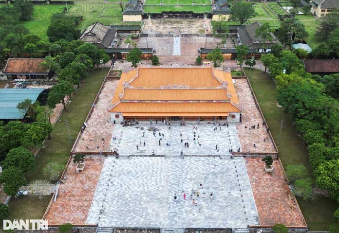 จับชายสติไม่ดีบุกวัง “ปีนพระโธรน” จักรพรรดิเวียดนาม กรีดร้อง-ทำเสียหาย