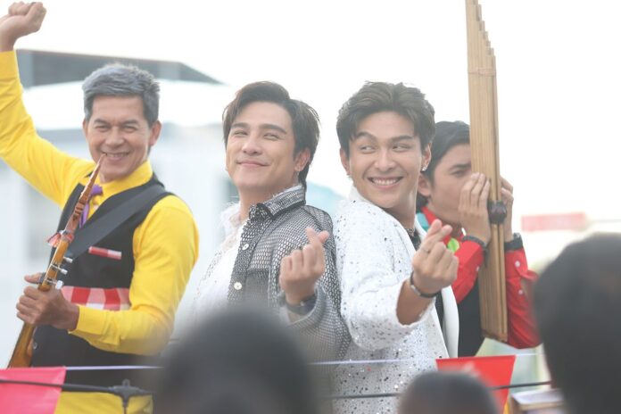 เบื้องหลังมายา