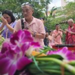 ชาวบ้านร่วมประเพณีโบราณ พิธีสวดบังสุกุล-เผาโลงศพ ไม่พลาดแห่ส่องเลขเด็ดเห็นชัด ลุ้นเสี่ยงโชค