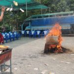 ชาวบ้านร่วมประเพณีโบราณ พิธีสวดบังสุกุล-เผาโลงศพ ไม่พลาดแห่ส่องเลขเด็ดเห็นชัด ลุ้นเสี่ยงโชค