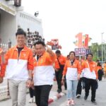 หัวหน้าปชน. ลุยอ้อนขอคะแนนชาวเมืองโคราช แฟนคลับกรี๊ด ชูเลือกเราได้เทศบาลประชาชน