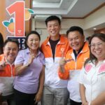 หัวหน้าปชน. ลุยอ้อนขอคะแนนชาวเมืองโคราช แฟนคลับกรี๊ด ชูเลือกเราได้เทศบาลประชาชน