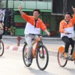 หัวหน้าปชน. ลุยอ้อนขอคะแนนชาวเมืองโคราช แฟนคลับกรี๊ด ชูเลือกเราได้เทศบาลประชาชน