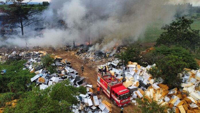 Fire at Sa Kaeo warehouse sends smoke across city | News by Thaiger