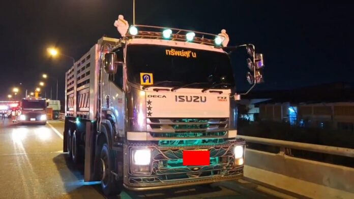 Man dies in expressway crash caused by pineapple peel spill | News by Thaiger