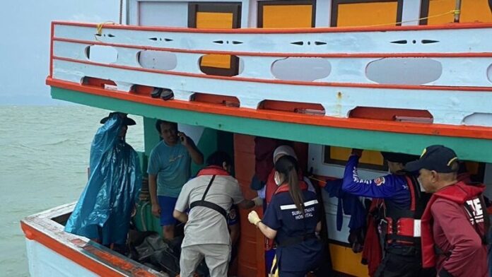 Fishing vessel fire off Surat Thani coast claims one life | News by Thaiger