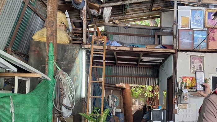 Warehouse worker dies after fall from mezzanine in Samut Prakan | News by Thaiger