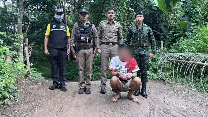 ด่วน รวบแล้ว มือชี้เป้า อุ้มฆ่า ดีเจเตเต้ หลังหนีกบดานประเทศเพื่อนบ้าน ถูกจับพร้อมคนดูแลบ้าน "ไอ้มุ้ย" เผยภาพนาทีจับกุมตัวได้