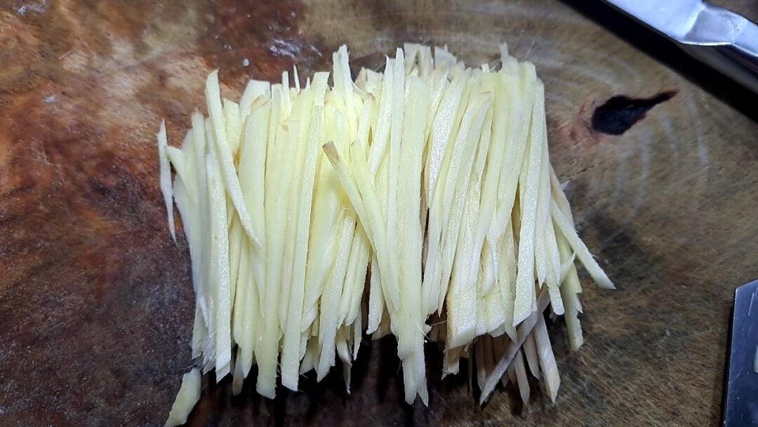 ขิงซอย กับน้ำจิ้มข้าวมันไก่ กินอย่างไรให้อร่อยและดี?