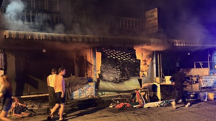 Fire engulfs Chon Buri shop, owner leaps from second floor | News by Thaiger