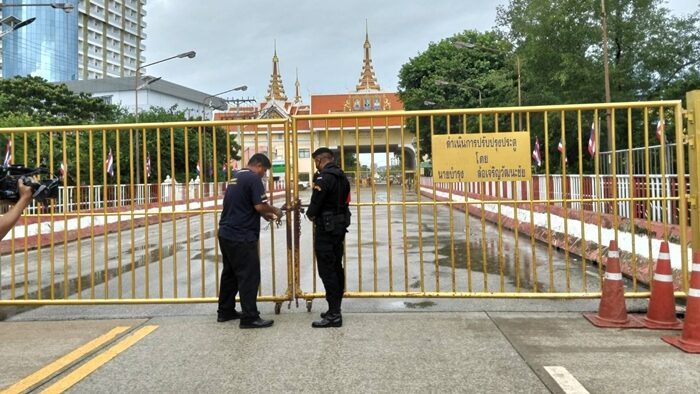 เปิดด่านเป็นกรณีพิเศษ หนุ่มกัมพูชา โรคหัวใจกำเริบ ข้ามแดนรักษาด่วน เพื่อมนุษยธรรม ก่อนแม่ทัพภาคที่ 1 จะลงนามประกาศปิดชายแดนในพื้นที่ จ.สระแก้ว เพียง 1 ชม.