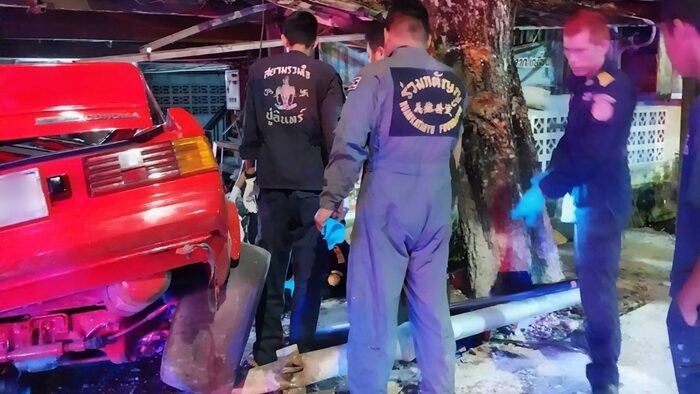 Speeding car crashes into Bangkok home, killing one | News by Thaiger