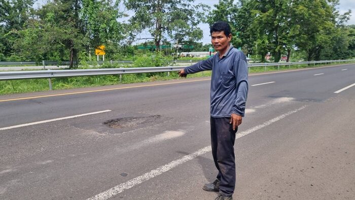 Large pothole on Chok Chai-Det Udom Road causes vehicle damage | News by Thaiger