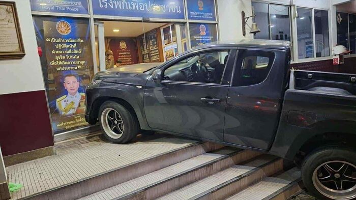 Man fined 2000 baht for crashing into Bangkok police station | News by Thaiger