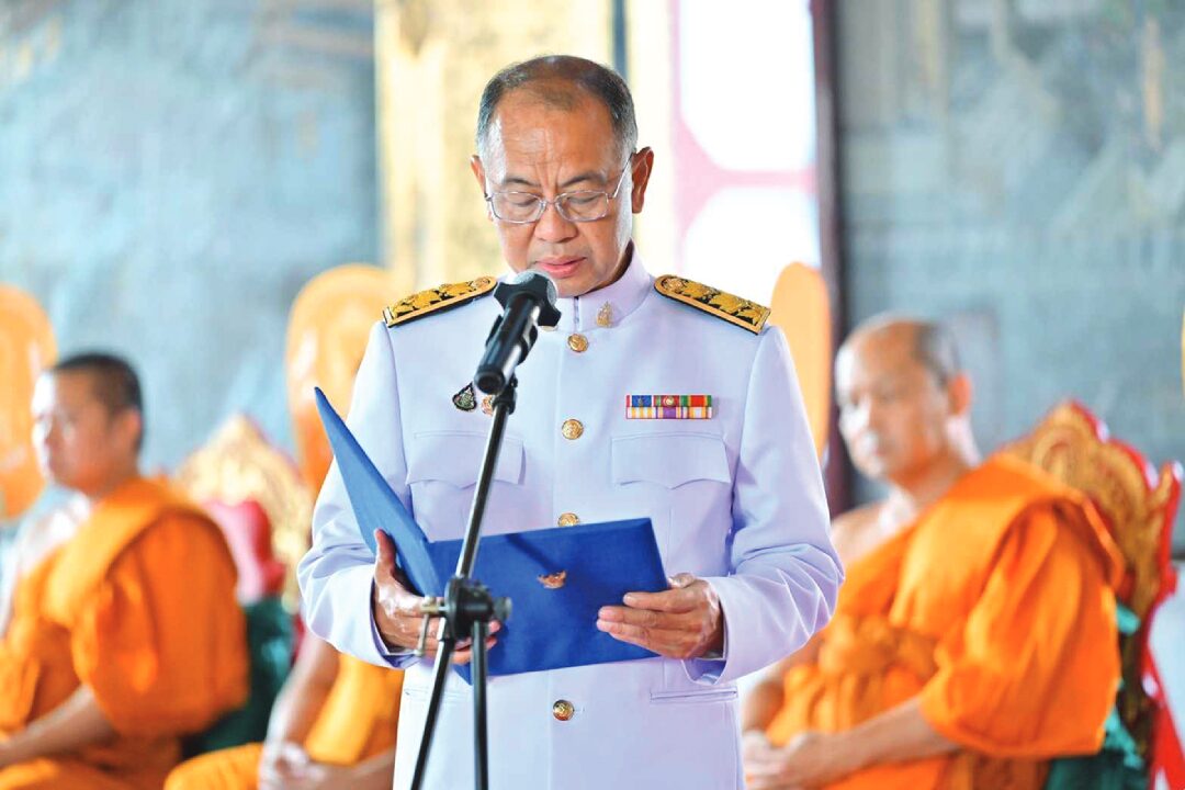 ข่าวสดพระเครื่อง - เจริญพระพุทธมนต์-ตักบาตร วันเฉลิมพระชนม์‘พระราชินี’
