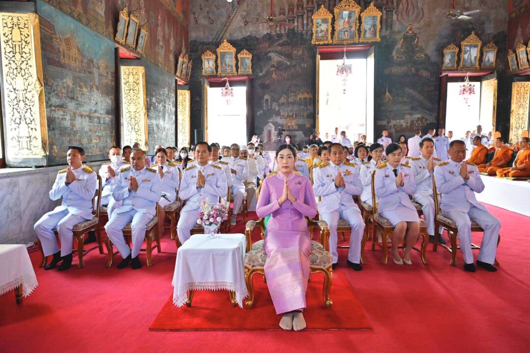 ข่าวสดพระเครื่อง - เจริญพระพุทธมนต์-ตักบาตร วันเฉลิมพระชนม์‘พระราชินี’