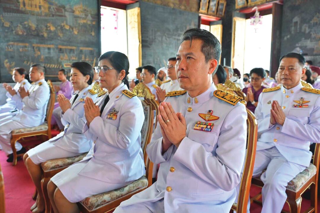 ข่าวสดพระเครื่อง - เจริญพระพุทธมนต์-ตักบาตร วันเฉลิมพระชนม์‘พระราชินี’