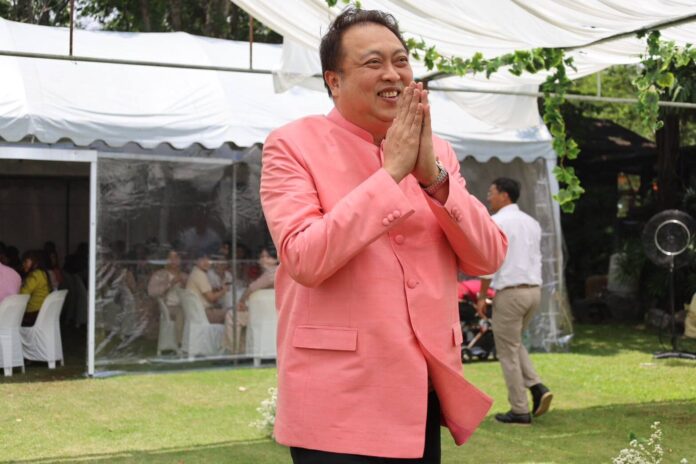สุชาติ ชมกลิ่น