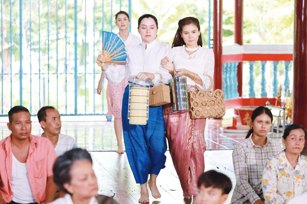 สกู๊ปบันเทิง - ‘สมิธ-เดนิส’เปิดศึกสุดม่วน ใน‘ผู้บ่าวสุดซ่าส์กะอีหล่าขาซิ่ง’
