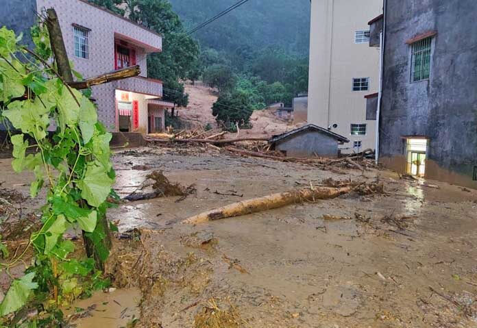 กวางตุ้งยังอ่วม “หวู่ติ๊บ” ทำฝนถล่มต่อเนื่อง กระทบ 3 แสนคน-เร่งอพยพ 7 หมื่นราย