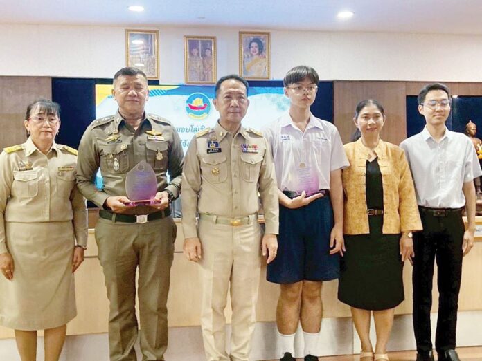รายงานพิเศษ