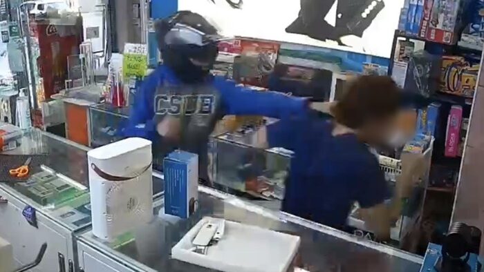 Delivery rider attacks mobile shop owner over package delay in Nonthaburi | News by Thaiger