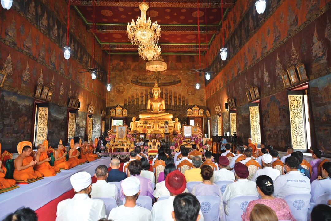 ข่าวสดพระเครื่อง - เจริญพระพุทธมนต์-ตักบาตร วันเฉลิมพระชนม์‘พระราชินี’