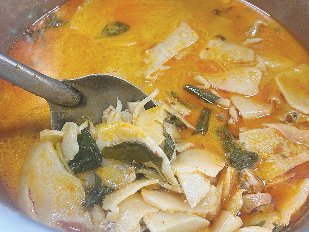 หลาก&หลายอิ่มอร่อย - ‘เซาะฮ์’ทีเด็ดกลางกรุง ข้าวราดแกงพะแนงเนื้อ
