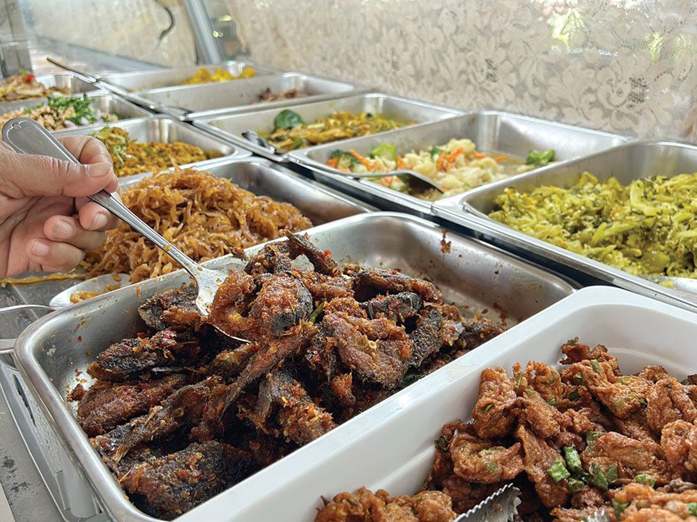 หลาก&หลายสวรรค์ในครัว - คุ้มเงิน‘ร้านครัวหน้าบ้าน’ บุฟเฟต์ข้าวแกงรสโบราณ