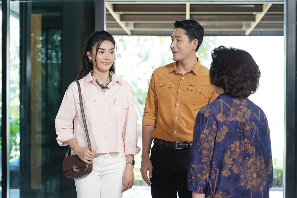 สกู๊ปบันเทิง - ‘ชมพู’ขึ้นแท่นนางเอก จับคู่‘อั๋น’ใน‘หนี้รักเกียรติยศ’
