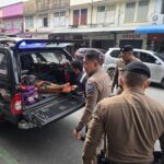 ตำรวจท่องเที่ยวลพบุรี ขับรถเปิดทางนำคนป่วยส่งโรงพยาบาล