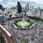 ตำรวจ คาด เย็นนี้ผู้ชุมนุมทะลุหมื่นคน จุดตรวจคัดกรอง เจอมีด 7 เล่ม คัตเตอร์ 17 เล่ม