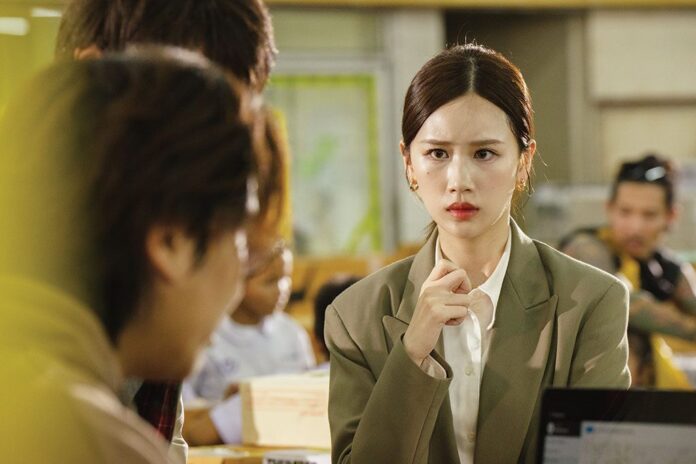 เบื้องหลังมายา