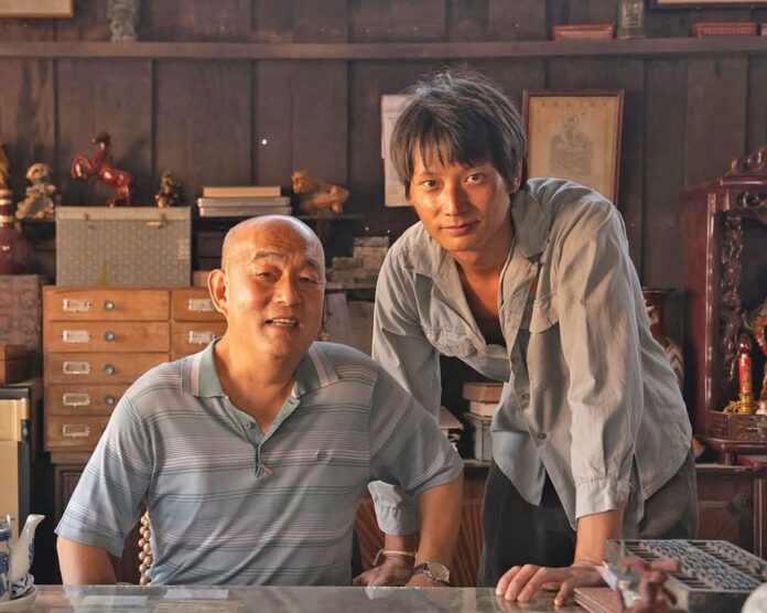 เบื้องหลังมายา