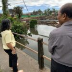 ตราด ฝนถล่มหนัก น้ำท่วมขังถนนหลายสาย สัญจรอัมพาต ผู้ว่าฯสั่งเร่งเปิดทางระบายน้ำ
