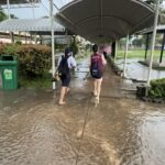 ตราด ฝนถล่มหนัก น้ำท่วมขังถนนหลายสาย สัญจรอัมพาต ผู้ว่าฯสั่งเร่งเปิดทางระบายน้ำ