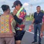 บัวขาว ต้อนรับ ท็อป-ไทด์ วิ่งช่วยผู้สูงอายุ อึ้งเขย่าเซียมซี 2 ครั้ง เลขเดียวกันเป๊ะ เล็งเสี่ยงโชค