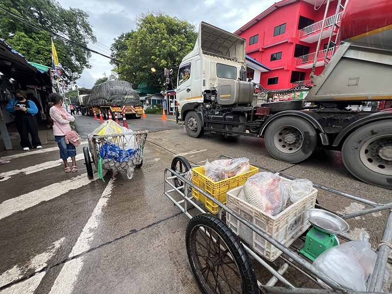 Cambodia bans Thai fruit imports at Khlong Yai checkpoint | News by Thaiger