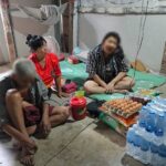 สุดรันทด พ่อ 93 ปีตาฟางเดินไม่ไหว เลี้ยงลูกสาว 47 ปี ป่วยติดเตียง อาศัยเพิงในป่ายางพัก วอนช่วยด่วน  