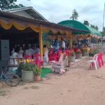 ชาวบ้านแห่ร่วม พิธีถวายกุฏิสงฆ์ ไม่พลาด ส่องเลขหางประทัด ได้เลขเด็ดสมใจเล็งเสี่ยงโชค