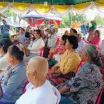 ชาวบ้านแห่ร่วม พิธีถวายกุฏิสงฆ์ ไม่พลาด ส่องเลขหางประทัด ได้เลขเด็ดสมใจเล็งเสี่ยงโชค
