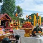 ชาวบ้านแห่ร่วม พิธีถวายกุฏิสงฆ์ ไม่พลาด ส่องเลขหางประทัด ได้เลขเด็ดสมใจเล็งเสี่ยงโชค