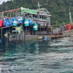ลุยกู้เรือพม่าชนปะการัง แจ้งใช้ถังน้ำ 200 ลิตร พยุงเรือลอยขึ้น เร่งฟื้นฟูปะการัง
