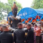 แม่ทัพภาค 2 ถวายพระพุทธรูปปางชนะมาร ลั่นรักษาอธิปไตยชาติเต็มกำลัง แจงสั่งปิด2ด่าน