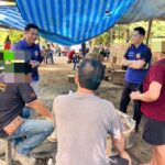 บุกทลายสังเวียนบ่อนไก่เถื่อน รวบนักพนันจำนวนมาก ยึดไก่ชนหลายสิบตัว แจ้งข้อหาหนัก